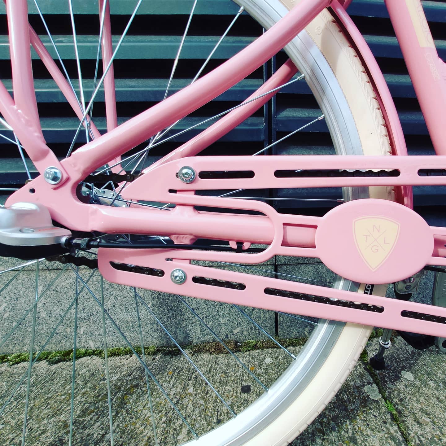 28″ Swing Classic Bike In Baby Pink With Gears - AngelCruisers